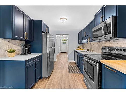 2-401 Springbank Avenue, Woodstock, ON - Indoor Photo Showing Kitchen