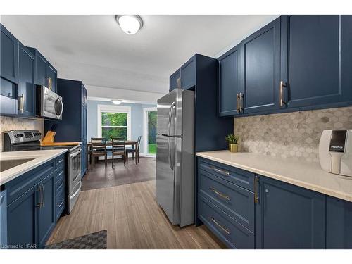 2-401 Springbank Avenue, Woodstock, ON - Indoor Photo Showing Kitchen