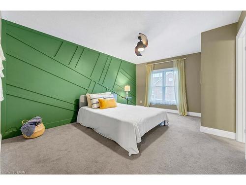 2-401 Springbank Avenue, Woodstock, ON - Indoor Photo Showing Bedroom