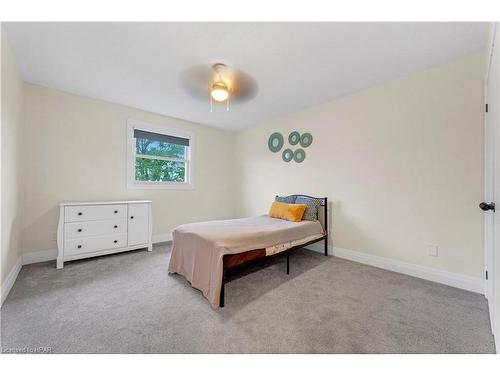 2-401 Springbank Avenue, Woodstock, ON - Indoor Photo Showing Bedroom