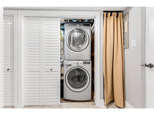 2-401 Springbank Avenue, Woodstock, ON - Indoor Photo Showing Laundry Room