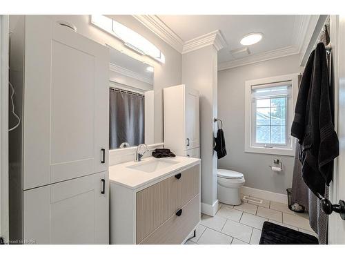 255 Water Street S, St. Marys, ON - Indoor Photo Showing Bathroom