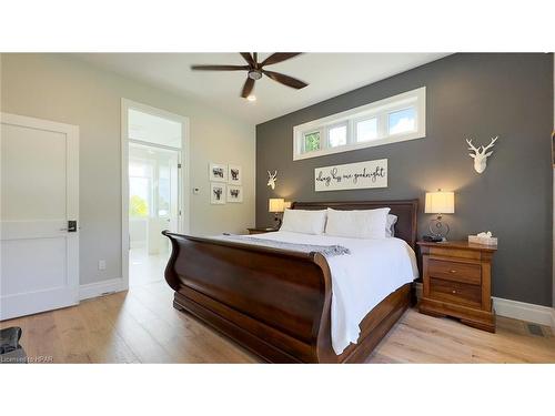 4640 Lakeshore Road, Plympton-Wyoming, ON - Indoor Photo Showing Bedroom