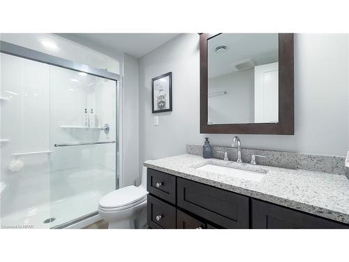 4640 Lakeshore Road, Plympton-Wyoming, ON - Indoor Photo Showing Bathroom