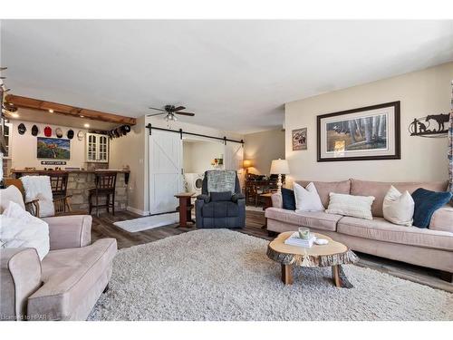 4 Seip Road, South Bruce, ON - Indoor Photo Showing Living Room