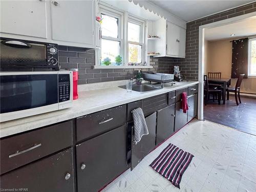 12 Princess Street W, Clinton, ON - Indoor Photo Showing Kitchen