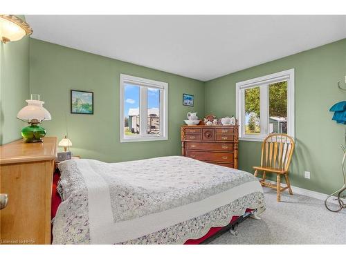 5481 Wellington Road 2, Minto Twp, ON - Indoor Photo Showing Bedroom