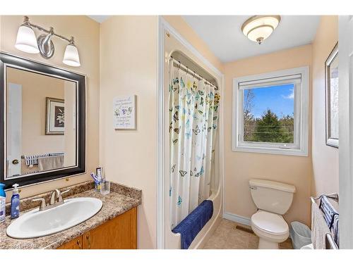 5481 Wellington Road 2, Minto Twp, ON - Indoor Photo Showing Bathroom