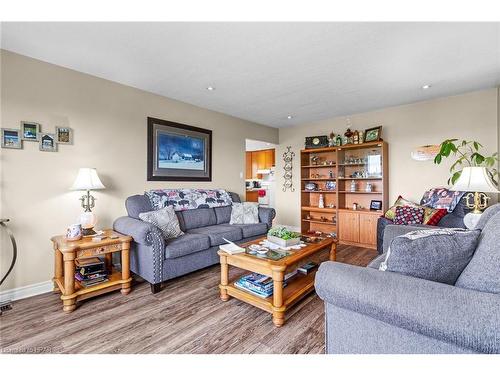 5481 Wellington Road 2, Minto Twp, ON - Indoor Photo Showing Living Room