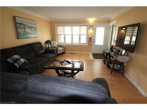 205 Bennett Street W, Goderich, ON - Indoor Photo Showing Living Room