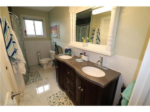 205 Bennett Street W, Goderich, ON - Indoor Photo Showing Bathroom