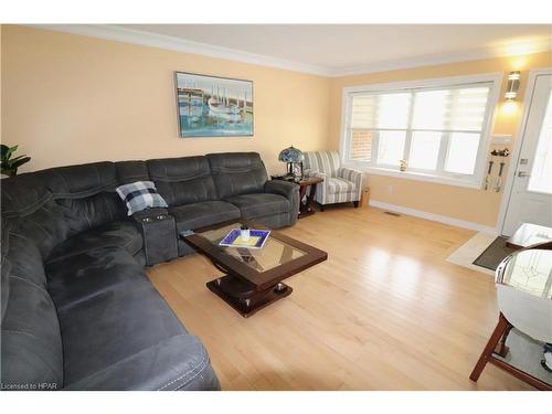 205 Bennett Street W, Goderich, ON - Indoor Photo Showing Living Room