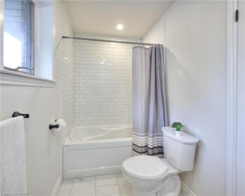 100 Caroline Street, Stratford, ON - Indoor Photo Showing Bathroom