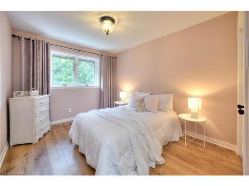 100 Caroline Street, Stratford, ON - Indoor Photo Showing Bedroom