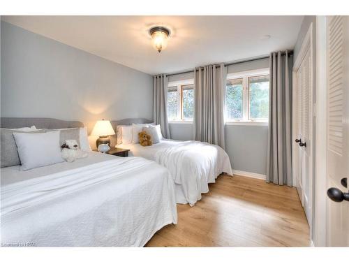 100 Caroline Street, Stratford, ON - Indoor Photo Showing Bedroom