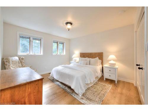 100 Caroline Street, Stratford, ON - Indoor Photo Showing Bedroom