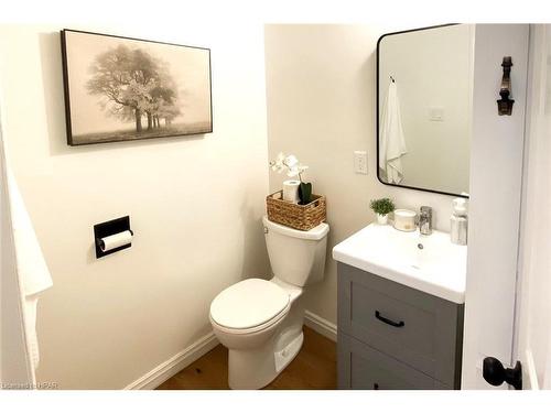 100 Caroline Street, Stratford, ON - Indoor Photo Showing Bathroom