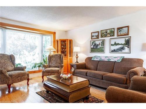 60 Meighen Mews, Stratford, ON - Indoor Photo Showing Living Room