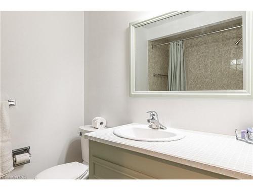 60 Meighen Mews, Stratford, ON - Indoor Photo Showing Bathroom