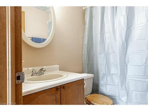 165 Clarence Avenue, Ingersoll, ON - Indoor Photo Showing Bathroom