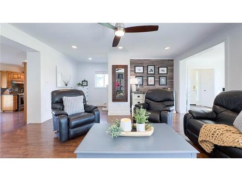 14782 Sixteen Mile Road, Middlesex Centre (Twp), ON - Indoor Photo Showing Living Room