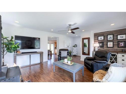 14782 Sixteen Mile Road, Middlesex Centre (Twp), ON - Indoor Photo Showing Living Room