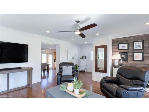 14782 Sixteen Mile Road, Middlesex Centre (Twp), ON - Indoor Photo Showing Living Room