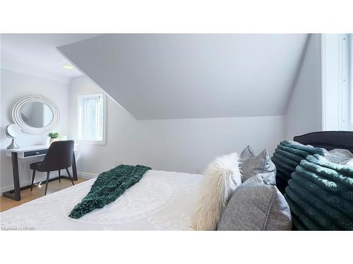 14782 Sixteen Mile Road, Middlesex Centre (Twp), ON - Indoor Photo Showing Bedroom