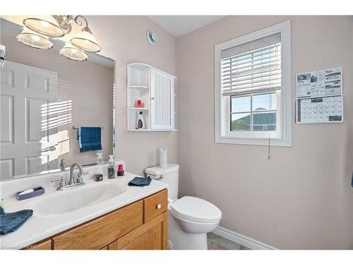 233 Bethune Crescent, Goderich, ON - Indoor Photo Showing Bathroom