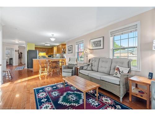 233 Bethune Crescent, Goderich, ON - Indoor Photo Showing Living Room