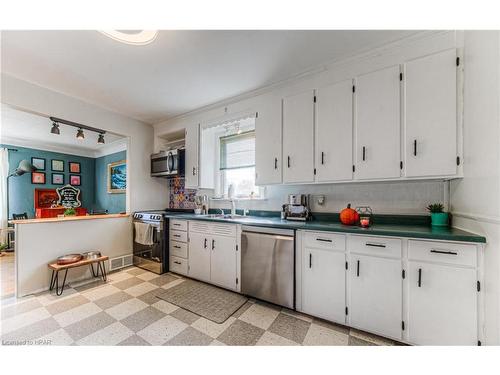 284 Krug Street, Kitchener, ON - Indoor Photo Showing Kitchen With Double Sink