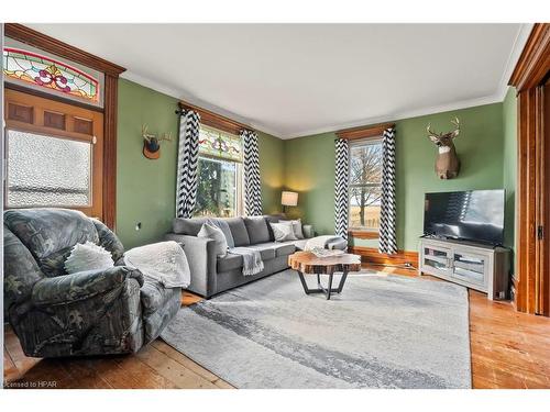 85102 Brussels Line, Huron East, ON - Indoor Photo Showing Living Room