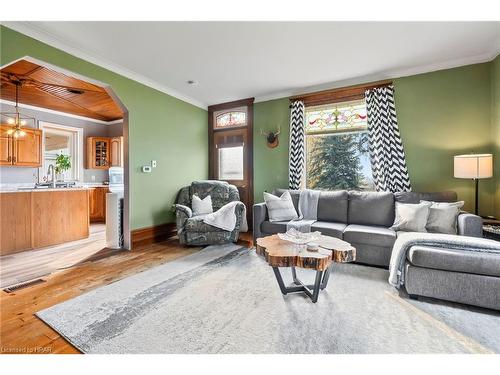 85102 Brussels Line, Huron East, ON - Indoor Photo Showing Living Room