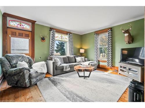 85102 Brussels Line, Huron East, ON - Indoor Photo Showing Living Room