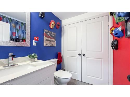 71 Clayton Street, Mitchell, ON - Indoor Photo Showing Bathroom