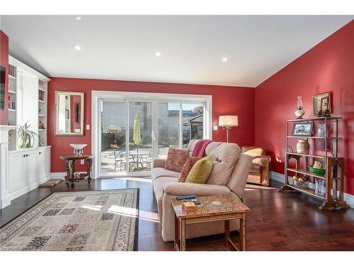 3 Elm Street, Stratford, ON - Indoor Photo Showing Living Room