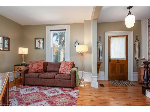 3 Elm Street, Stratford, ON - Indoor Photo Showing Living Room