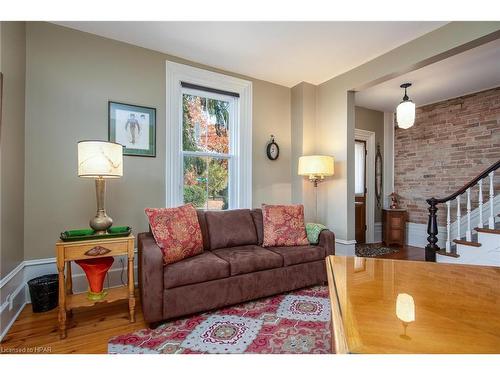 3 Elm Street, Stratford, ON - Indoor Photo Showing Living Room