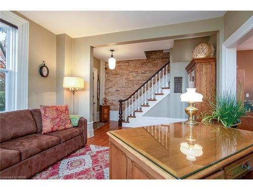 3 Elm Street, Stratford, ON - Indoor Photo Showing Living Room