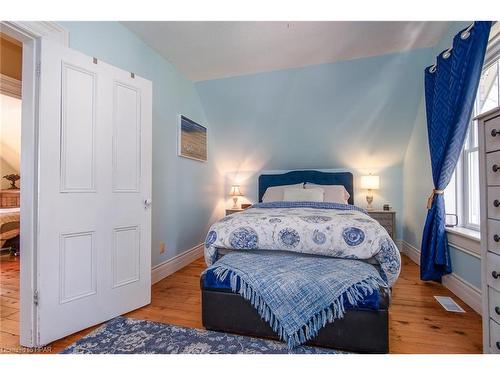 3 Elm Street, Stratford, ON - Indoor Photo Showing Bedroom