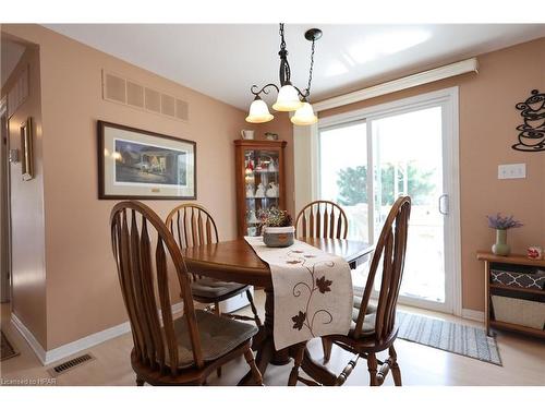 266 Pebble Beach Parkway, Grand Bend, ON - Indoor Photo Showing Dining Room