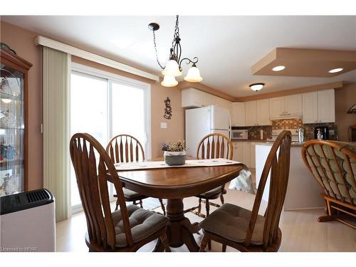 266 Pebble Beach Parkway, Grand Bend, ON - Indoor Photo Showing Dining Room