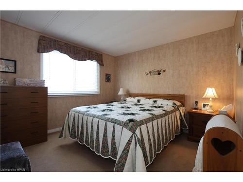 266 Pebble Beach Parkway, Grand Bend, ON - Indoor Photo Showing Bedroom