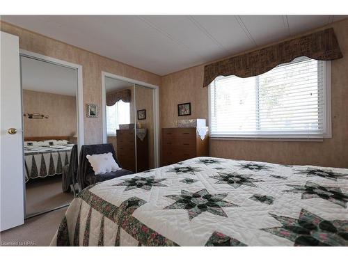 266 Pebble Beach Parkway, Grand Bend, ON - Indoor Photo Showing Bedroom