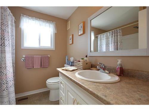 266 Pebble Beach Parkway, Grand Bend, ON - Indoor Photo Showing Bathroom