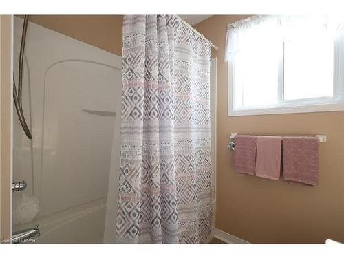 266 Pebble Beach Parkway, Grand Bend, ON - Indoor Photo Showing Bathroom