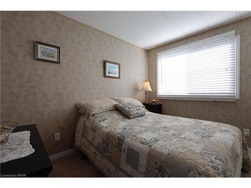 266 Pebble Beach Parkway, Grand Bend, ON - Indoor Photo Showing Bedroom