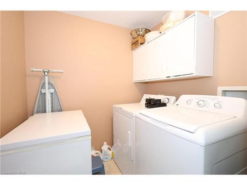 266 Pebble Beach Parkway, Grand Bend, ON - Indoor Photo Showing Laundry Room