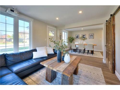 82 Park Street, St. Marys, ON - Indoor Photo Showing Living Room