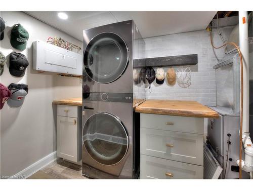 82 Park Street, St. Marys, ON - Indoor Photo Showing Laundry Room